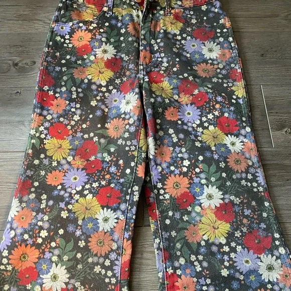 Floral Wrangler Jeans - Picture 3 of 8